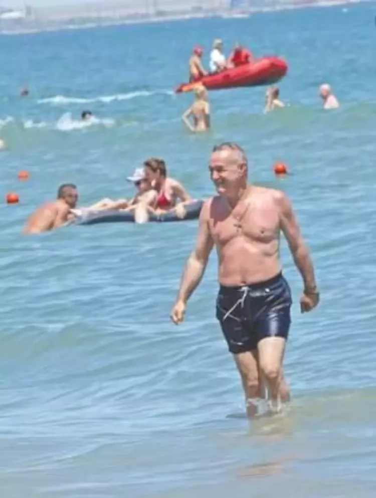 Lux și opulență în hotelul lui Gigi Becali! Cât te costă o noapte de cazare