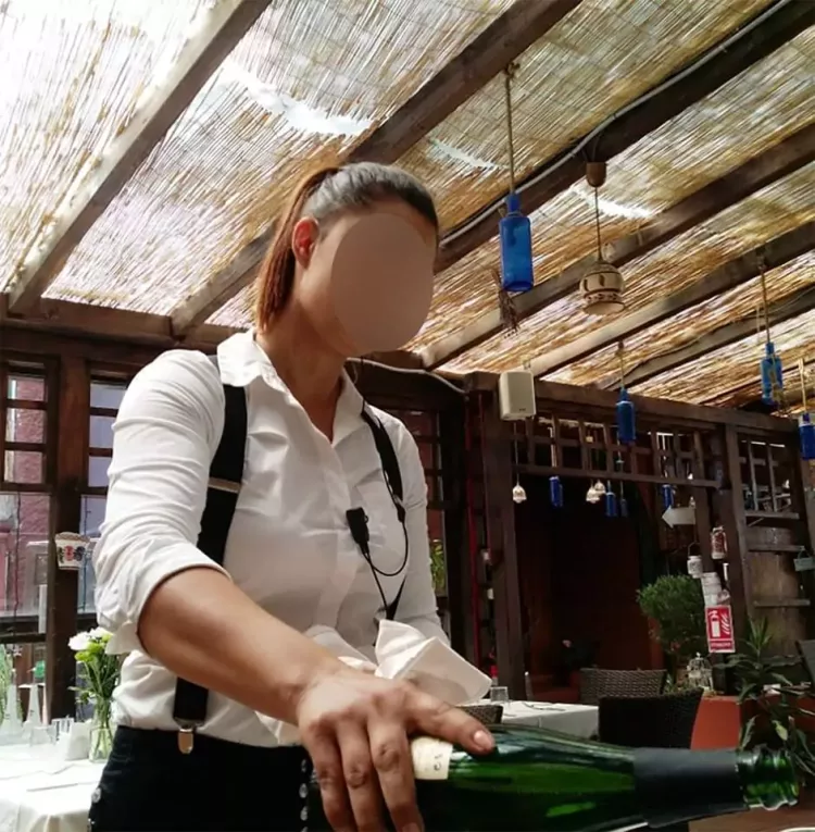 Cati bani castiga o chelnerita din Mamaia, intr-o singura zi. Suma intrece orice imaginatie