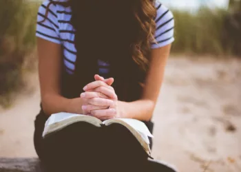 Cea mai veche rugăciune, care te scapă de boală și îți luminează mintea