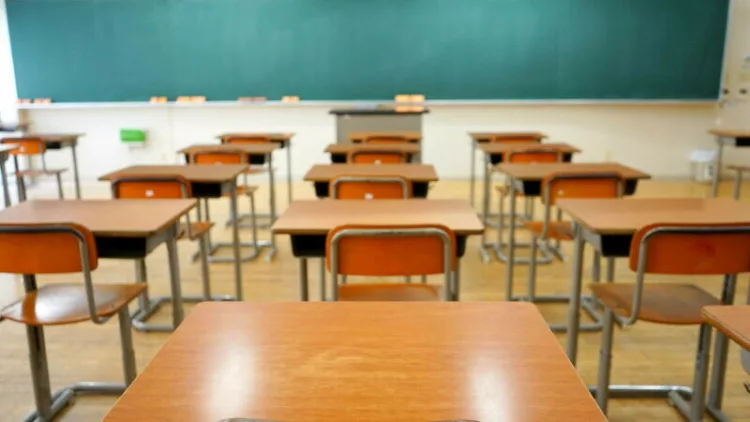 Telefoanele interzise in scoli! Locul in care se va aplica regula de anul viitor