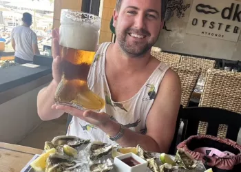 Turist inselat in Grecia. Cat a platit pentru o bere