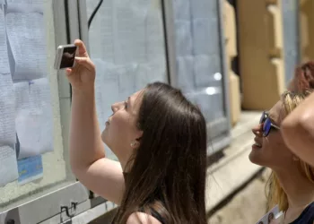 Super vedeta din România care a luat nota 3 la Bac