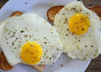 Pe litoral preturile cresc si nu se mai opresc! Cat costa niste simple oua ochiuri