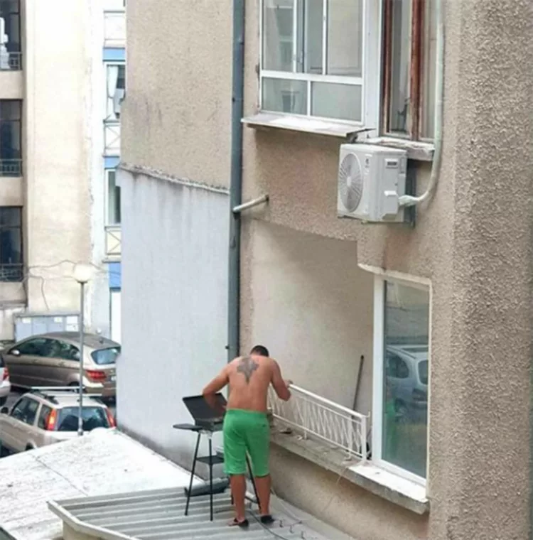 Moldoveni, prinși făcând GRĂTARUL în balconul unei camere de hotel din Thassos!
