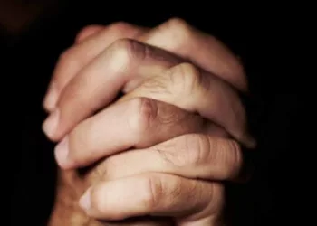 Rugăciunea care se citește în locuința unde există certuri, gelozie, vrajbă şi necazuri! Nu dă nicidoată greș