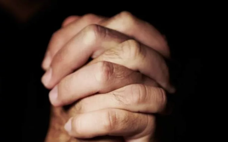 Rugăciunea care se citește în locuința unde există certuri, gelozie, vrajbă şi necazuri! Nu dă nicidoată greș