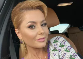 Emilia Ghinescu s-a despărțit de iubitul cu care are și un copil