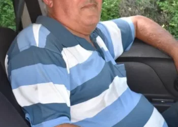 De necrezut! Ce a făcut Constantin, un taximetrist din Botoșani, imediat după ce un bătrân și-a uitat sacoșa de rafie, cu 40.000 de euro, în mașină