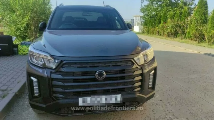 Un român a venit cu un bolid de 40.000 de euro din Marea Brtianie, dar a rămas fără el când a ajuns în Banat. Cine i l-a luat