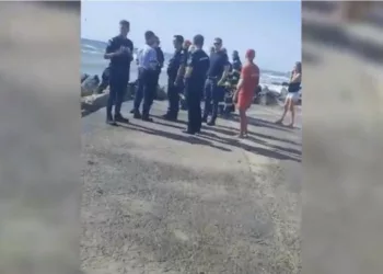 Alertă pe litoral. O mină marină s-a lovit de dig în Costinești și a explodat. O alta ar pluti în larg