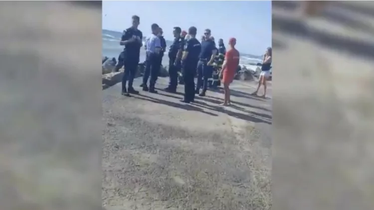 Alertă pe litoral. O mină marină s-a lovit de dig în Costinești și a explodat. O alta ar pluti în larg