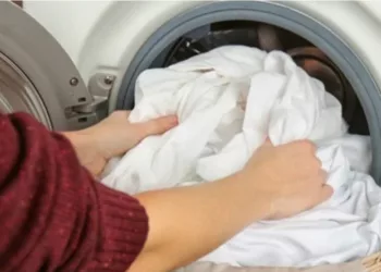 Cum să scoți rufele călcate direct din mașina de spălat. Trucul genial care face înconjurul lumii! Sigur o să-ți folosească!