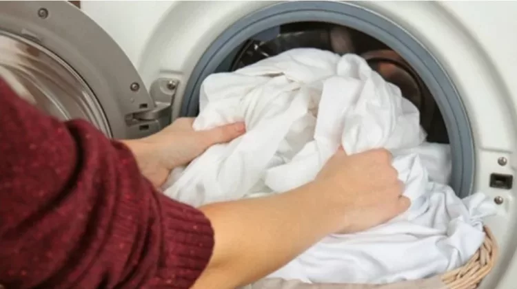 Cum să scoți rufele călcate direct din mașina de spălat. Trucul genial care face înconjurul lumii! Sigur o să-ți folosească!