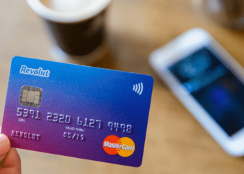 Ce trebuie să știe românii care au card Revolut. Se întâmplă de 19 ori pe lună