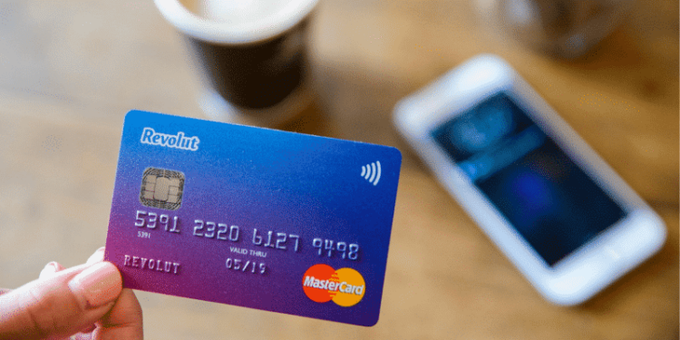 Ce trebuie să știe românii care au card Revolut. Se întâmplă de 19 ori pe lună