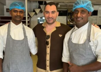 Cu cât era plătit bucătarul srilankez de către proprietarul restaurantului ”Taverna Racilor”?