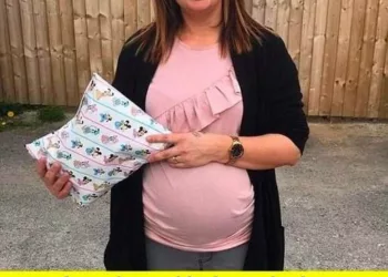 Mulți ar spune că e greu cu unul, dar Georgiana are 21 de copii! Doar soțul lucrează, ține singur toată familia. Unde muncește bărbatul