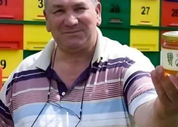 Medicii i-au spus sa isi ia ADIO de la cei dragi dupa ce i-au descoperit un CANCER la plamani in faza terminala. La un an de zile au avut un soc: omul se vindecase complet! Uite ce a consumat barbatul in fiecare dimineata..