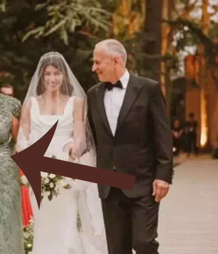 Mircea Geoana si-a casatorit fiica intr-un decor de vis. Au aparut multe imagini, insa Mihaela Geoana a aparut in foarte putine