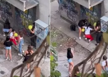 Ce făceau tinerele din imagine