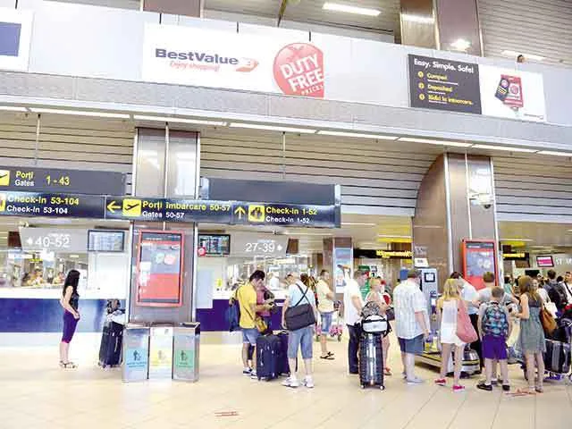 Motivul șocant pentru care îți opresc sticla de apă în aeroport‼