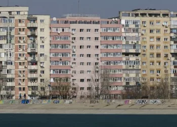 Românii care stau la bloc sunt obligați! Primesc pe loc amendă de până la 1.500 de lei