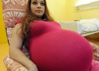 A intrat in istorie! Ce-a putut sa nasca Alexandra, o tanara de doar 23 de ani! Peste 40 de medici si-au facut cruce in jurul ei: