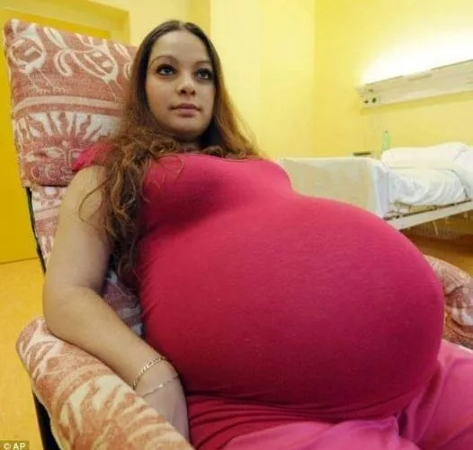 A intrat in istorie! Ce-a putut sa nasca Alexandra, o tanara de doar 23 de ani! Peste 40 de medici si-au facut cruce in jurul ei: