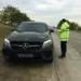 Tatăl plângea în hohote în mașină, nu știa ce le va pune pe masă copiilor, dar a intrat în panică atunci când polițistul l-a tras pe dreapta, îi expirase permisul! Ce i-a făcut polițistul i-a schimbat viața pentru totdeauna