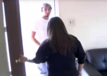 Ajunsese pe drumuri cu cei doi copii, nu-și mai putea plăti chiria, s-a dus la proprietar și l-a implorat, dar el i-a cerut în schimb ceva care a lăsat-o fără cuvinte și fără lacrimi! Ce s-a întâmplat apoi între ei nu-și putea imagina nimeni: ,,Mi-a cerut să îmi…”