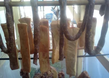 Cât se fierbe slănina înainte să o afumi. Cea mai bună zeamă pentru a o face fragedă