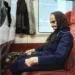 „Bătrâna și-a pus plasa lângă picior și haina groasă pe cuier. Doar busuiocul îl ținea ca atunci când a intrat în vagon…”. Cine era bunica și ce s-a întâmplat în tren