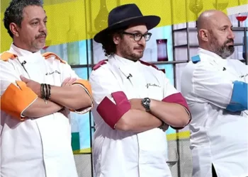 Un celebru bucătar român dă de pământ cu cei trei jurați de la „Chefi la Cuțite”, după ce și-au dat demisia de la Antena 1!