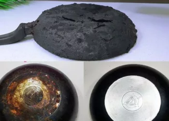 Cu acest truc, îți vei curăța toate tigăile în doar câteva secunde