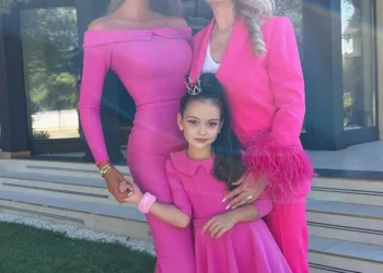 Bianca, taxată dur după ce a defilat pe podium cu fiica ei, în ținute de UN MILIARD DE LEI vechi. Ce reproșuri a primit din cauza hainelor: “Acum chiar m-ai dezamăgit!”