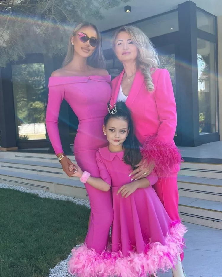 Bianca, taxată dur după ce a defilat pe podium cu fiica ei, în ținute de UN MILIARD DE LEI vechi. Ce reproșuri a primit din cauza hainelor: “Acum chiar m-ai dezamăgit!”