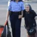Oana a ajutat într-o zi o bătrânică să treacă strada, dar puțini se așteptau la ce a urmat! Ce a pățit apoi polițista