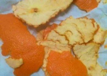 Nu mai arunca cojile de la mandarine. La ce le poți folosi