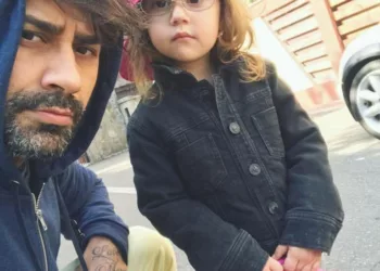 Connect-R a rămas fără cuvinte, cum a fost discriminată fetița lui la școală. Micuța i-a povestit ce i-au făcut colegii