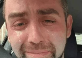 A fost parasit de sotie dupa ce aceasta a aflat ca mai are putin de trait. „Dimineaţa în care soţul meu a fost informat că va mai avea putin a fost şi dimineaţa când am ştiut că trebuie să-l părăsesc..