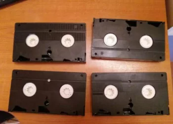 Tu mai ai casete video pe acasă? Nici nu îţi imaginezi cât valorează acum aceste obiecte! Uite câți bani poți scoate pe ele.
