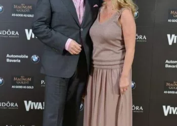 Cum a raspuns Horia Brenciu dupa ce si-a pus o poza cu sotia lui si o femeie i-a scris: “Batrana pentru tine Horia…