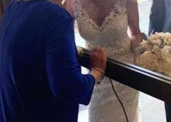 Femeia era supărată, i-a spus bunicii că soțul o înșală mereu, dar bătrâna a dus-o în bucătărie și i-a spus atât: ,,Morcov, ou sau cafea?”