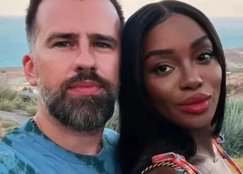 Gata! Florin Ristei a rupt tăcerea, după ce s-a spus de nenumărate ori că s-a despărțit de Naomi. Ce a mărturisit artistul pentru fanii săi: „Acum o sun… o să o sun după ce terminăm aici pentru că…”