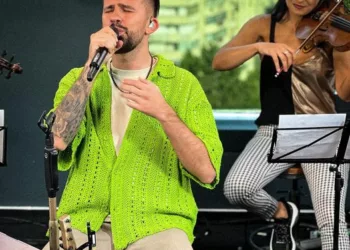 Cine e femeia care îl consolează pe Florin Ristei, după ce a fost părăsit de Naomi Hedman! Sunt împreună aproape non stop