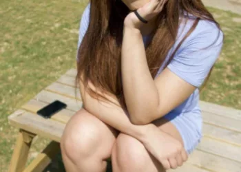 Ea e femeia alergică la apă! Ce pățește după ce face o simplă baie Nu a facut baie niciodata