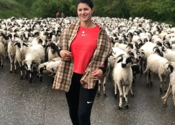 „De ce nu țineți fiecare dintre voi câte o oaie? Vă spun eu de ce nu țineți, pentru că ….” Geta Sterp a scumpit prețul la pastramă