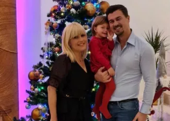 „Nu m-ai lăsat niciodată să mă simt singură. Știu că nu este deloc ușor.. Ce mesaj i-a transmis Elena Udrea soțului..
