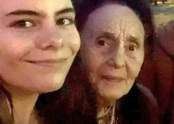 A rămas însărcinată, însă a fost obligată să renunțe la sarcină. Soțul a divorțat imediat de ea, iar Adriana Iliescu a decis să ..