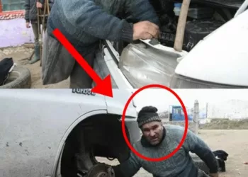 Mecanicul rămăsese fără loc de muncă, se ducea la interviu când a văzut un bătrân care-și lovea mașina